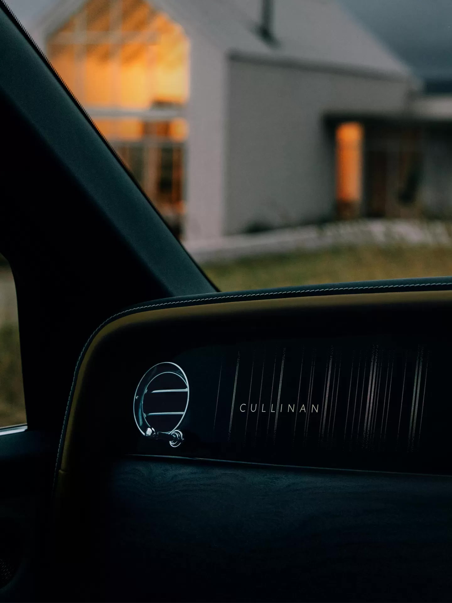 BESPOKE — ЦЕ ROLLS-ROYCE