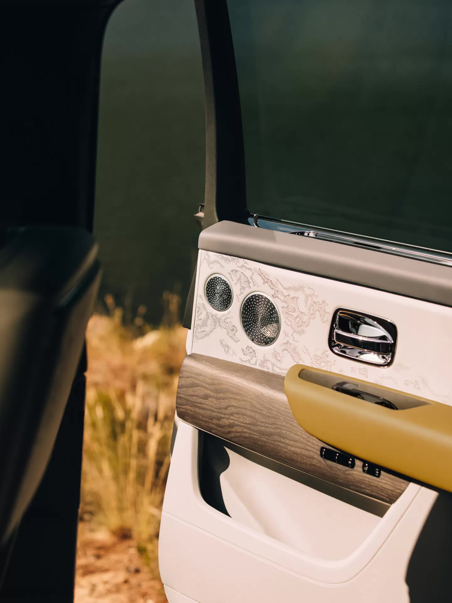 BESPOKE — ЦЕ ROLLS-ROYCE